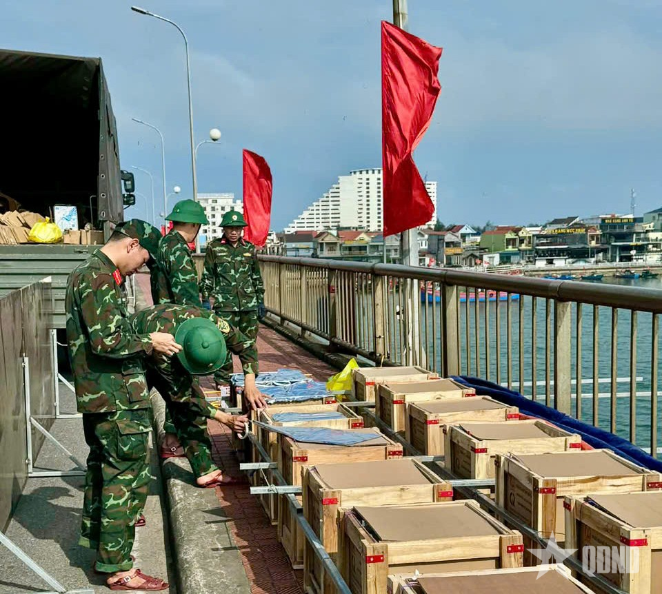 Trận địa pháo hoa trên Cầu Nhật Lệ sẵn sàng “khai hỏa”
